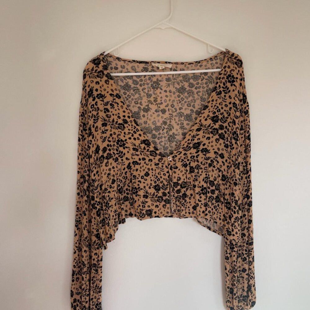LA hearts by pacsun billowy long sleeve cropped floral blouse